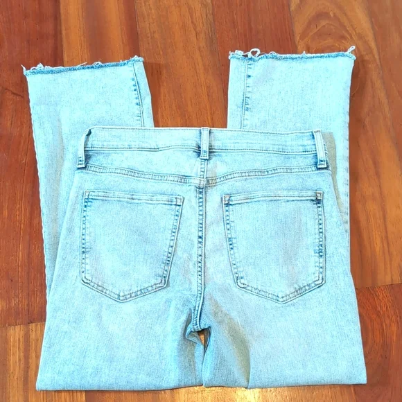 Banana Republic High Rise, Raw Cut, Crop - Picture 3 of 5